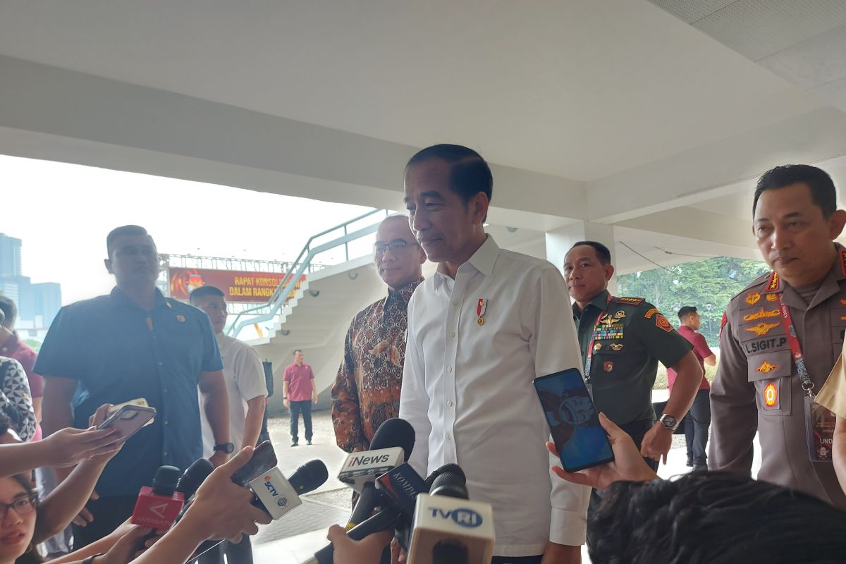 Jokowi sebut rekrutmen petugas lapangan Pemilu 2024 didominasi kaum muda