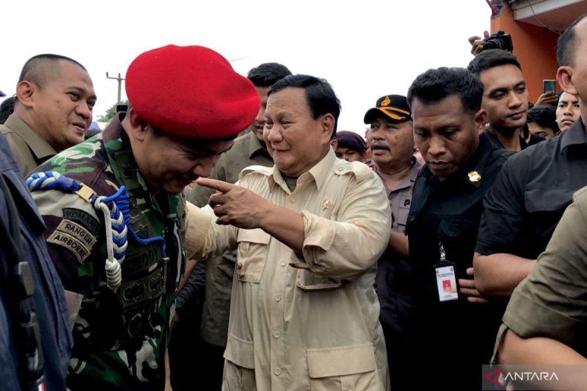 Prabowo ganti helikopter sampai tiga kali demi temui warga Sukabumi