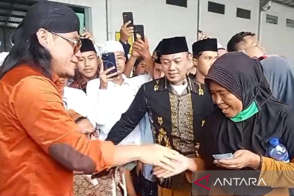 Bawaslu selidiki aksi bagi-bagi uang Gus Miftah di Pamekasan