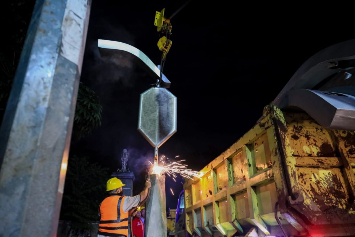 Pemkot Medan bongkar lampu 