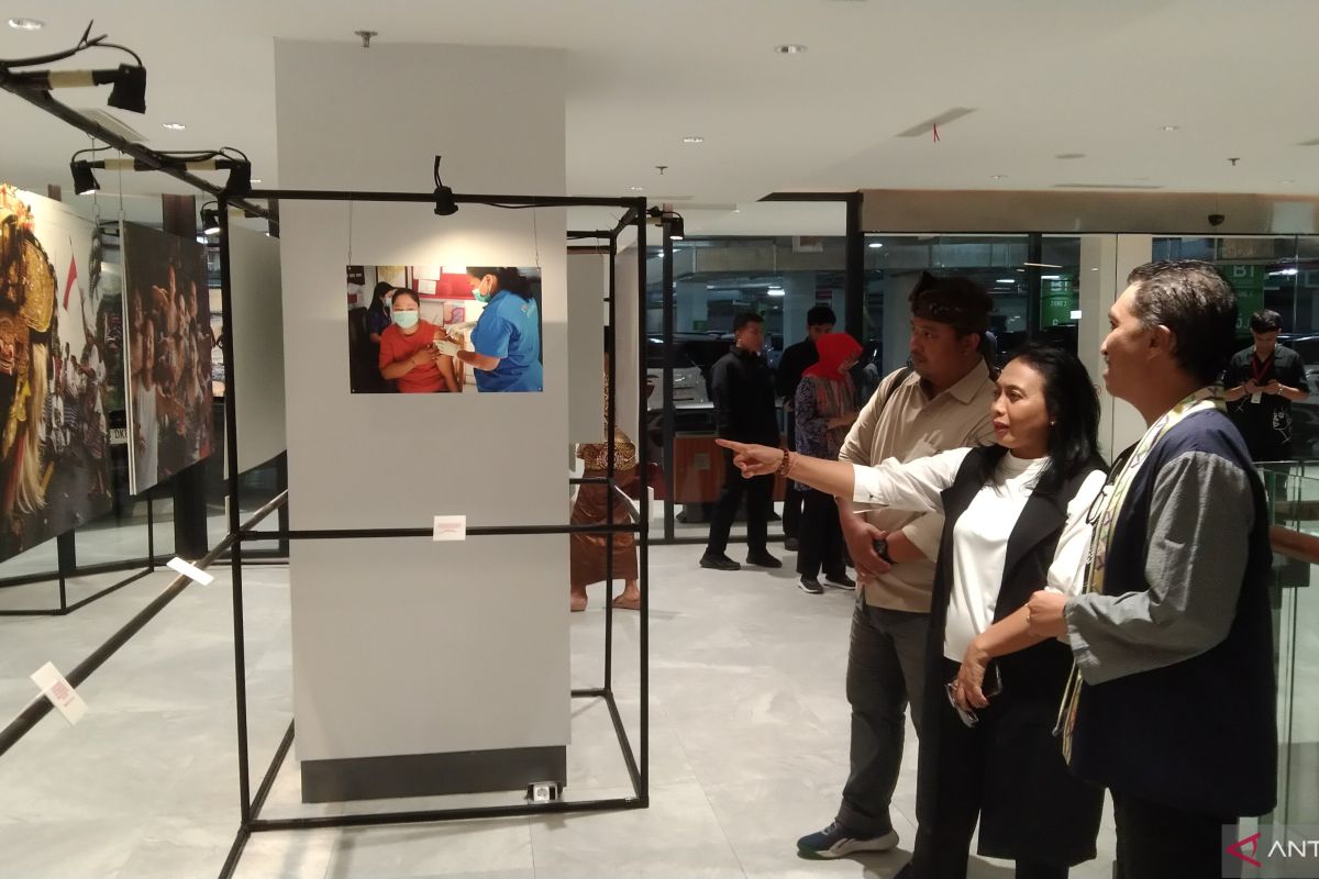 Menteri PPPA kunjungi pameran fotografi jurnalistik ANTARA di Bali