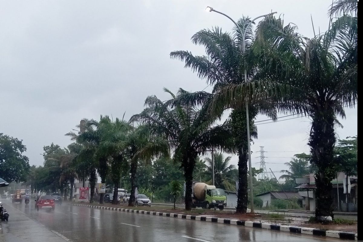 BMKG prakirakan cuaca malam tahun  baru di Palembang hujan