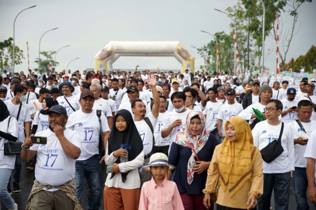 Peserta Jalan Sehat Batfest 2023 membludak tembus 50.000 orang