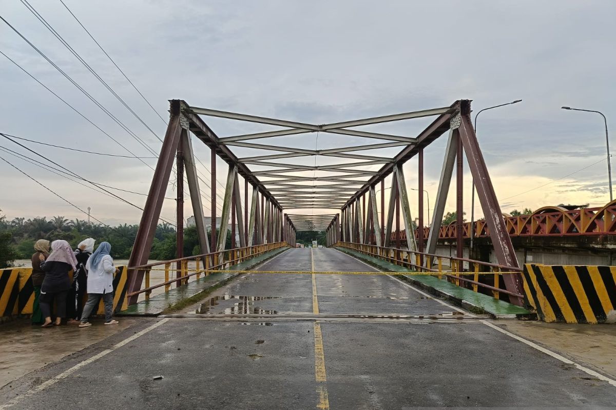 Jembatan Aek Barumun Labuhanbatu Selatan amblas
