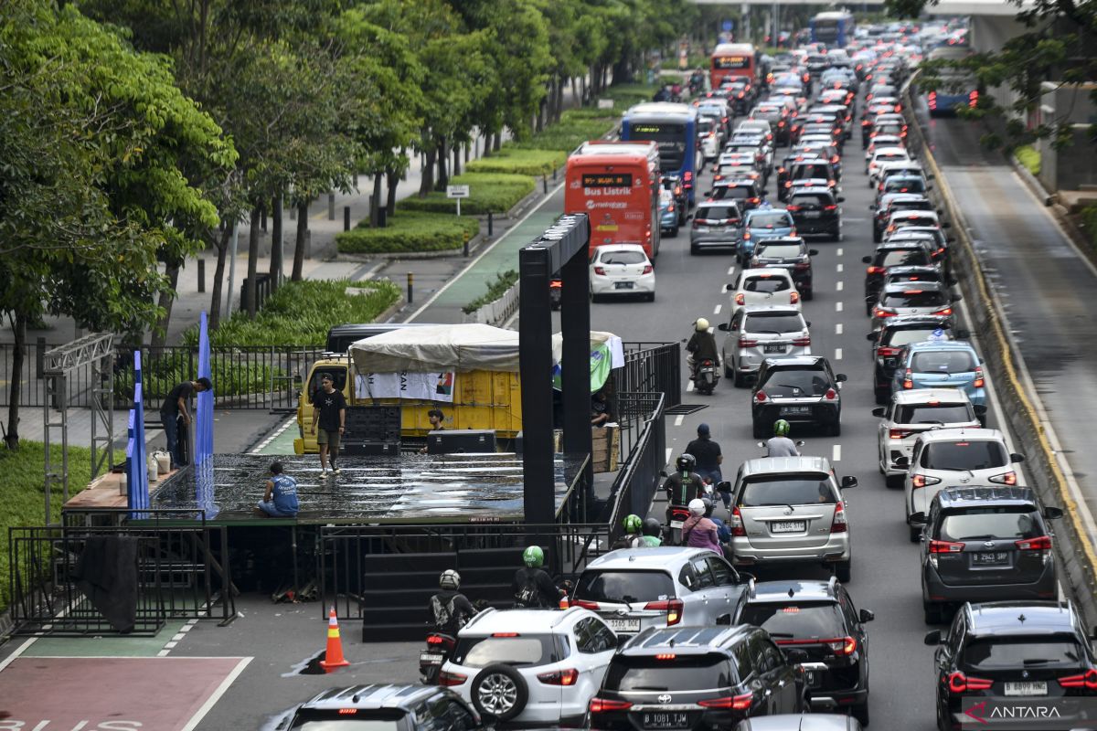 Kualitas udara DKI kembali memburuk pada Minggu pagi