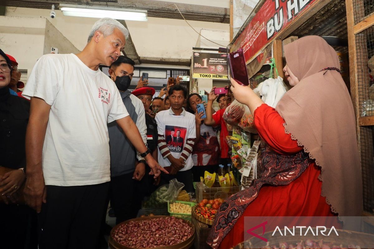 Capres Ganjar blusukan di Pasar Kebonagung Boyolali