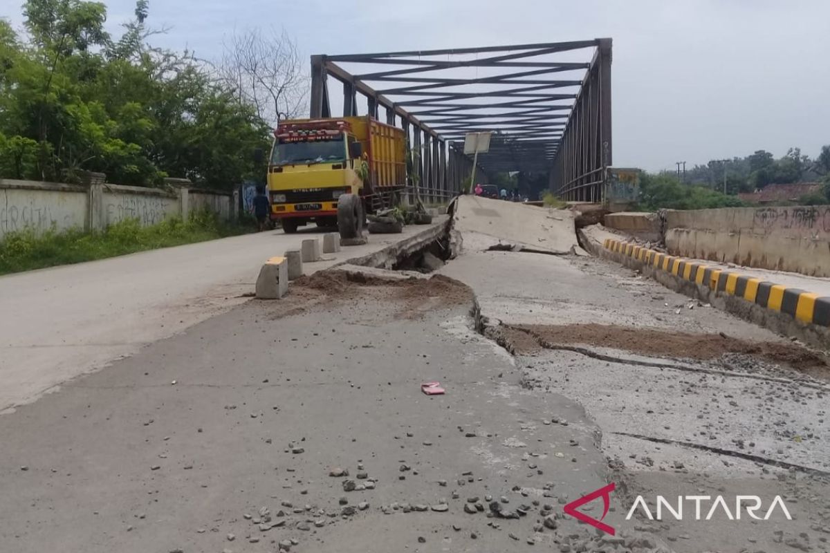 Pemkab Bekasi alokasikan anggaran Rp30 miliar perbaiki longsor Cipamingkis