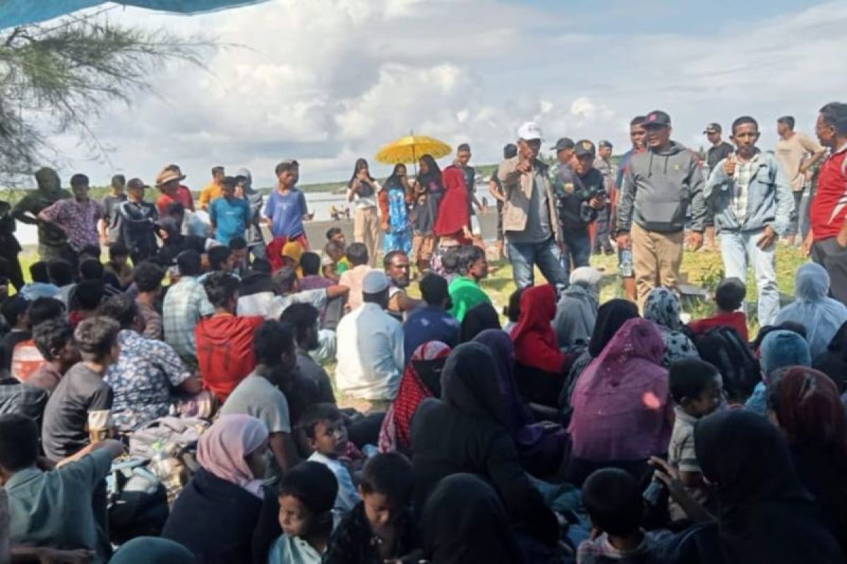 Ratusan pengungsi rohingya mendarat di Deli Serdang dan Langkat, lokasi bergeser dari Aceh