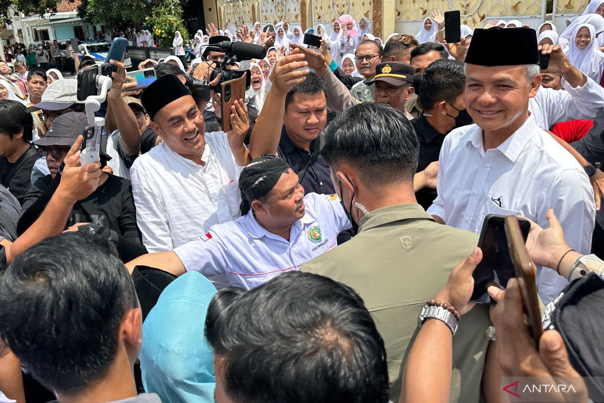Ini tanggapan Ganjar soal pertemuan Jokowi dengan kepala desa