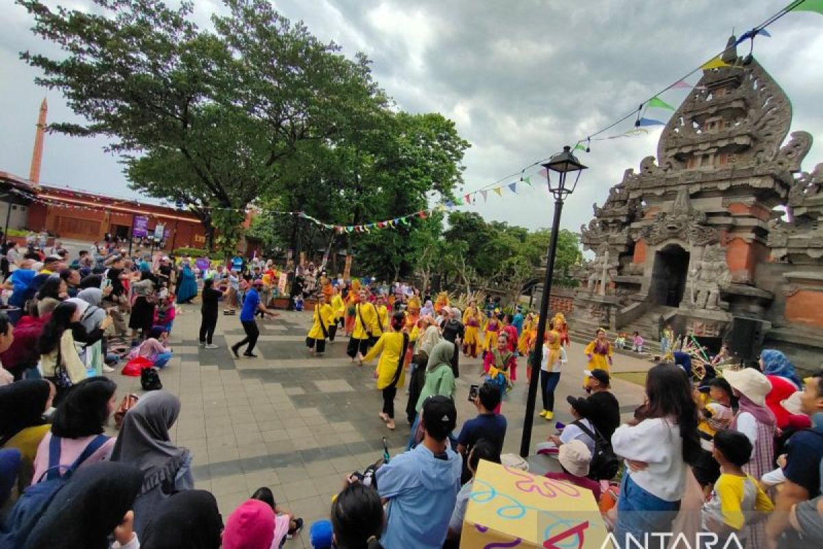 Sambut tahun baru, TMII gelar pesta "Sukaria" selama 12 jam