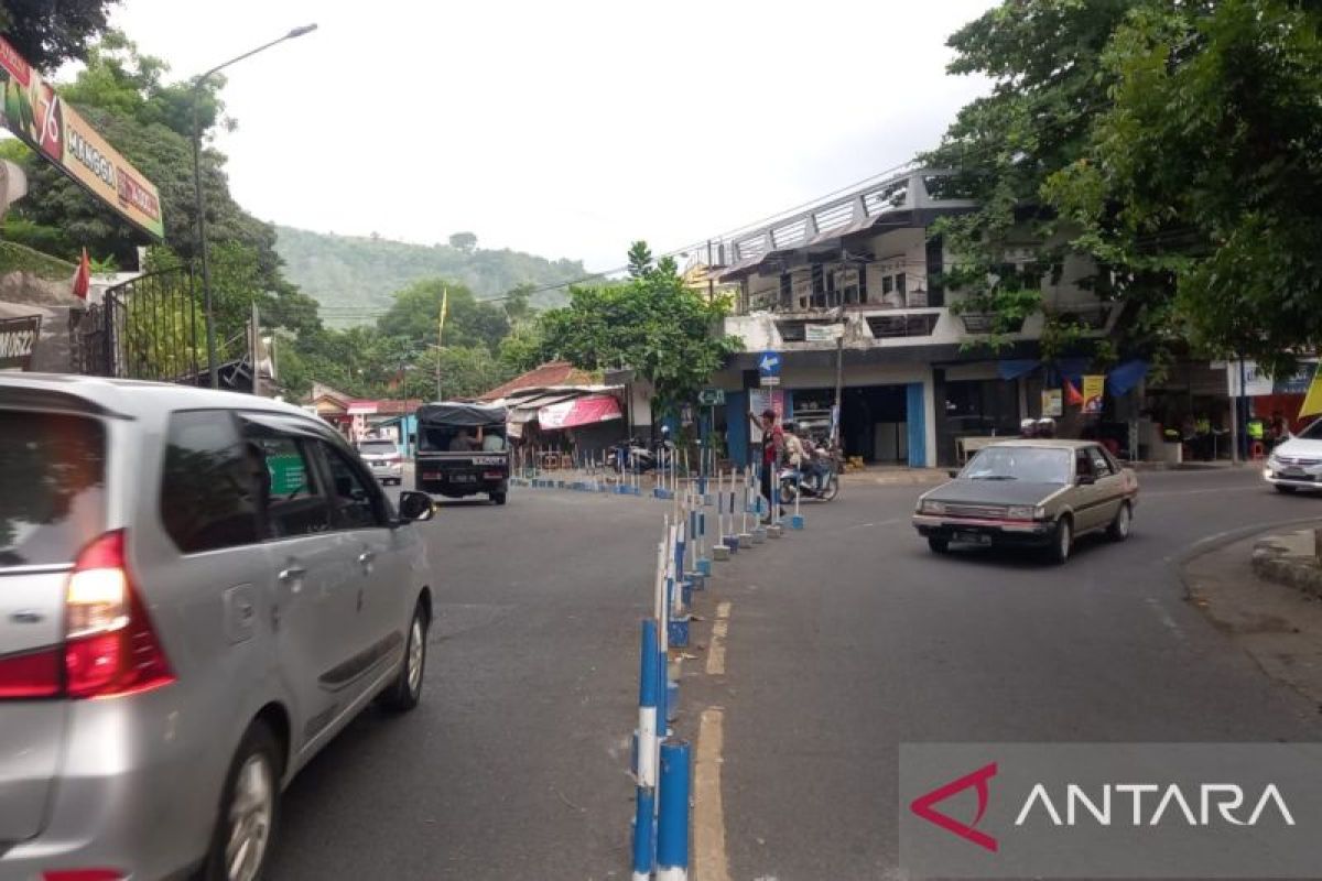 Ribuan kendaraan masuk ke kawasan objek wisata Pantai Palabuhanratu Sukabumi