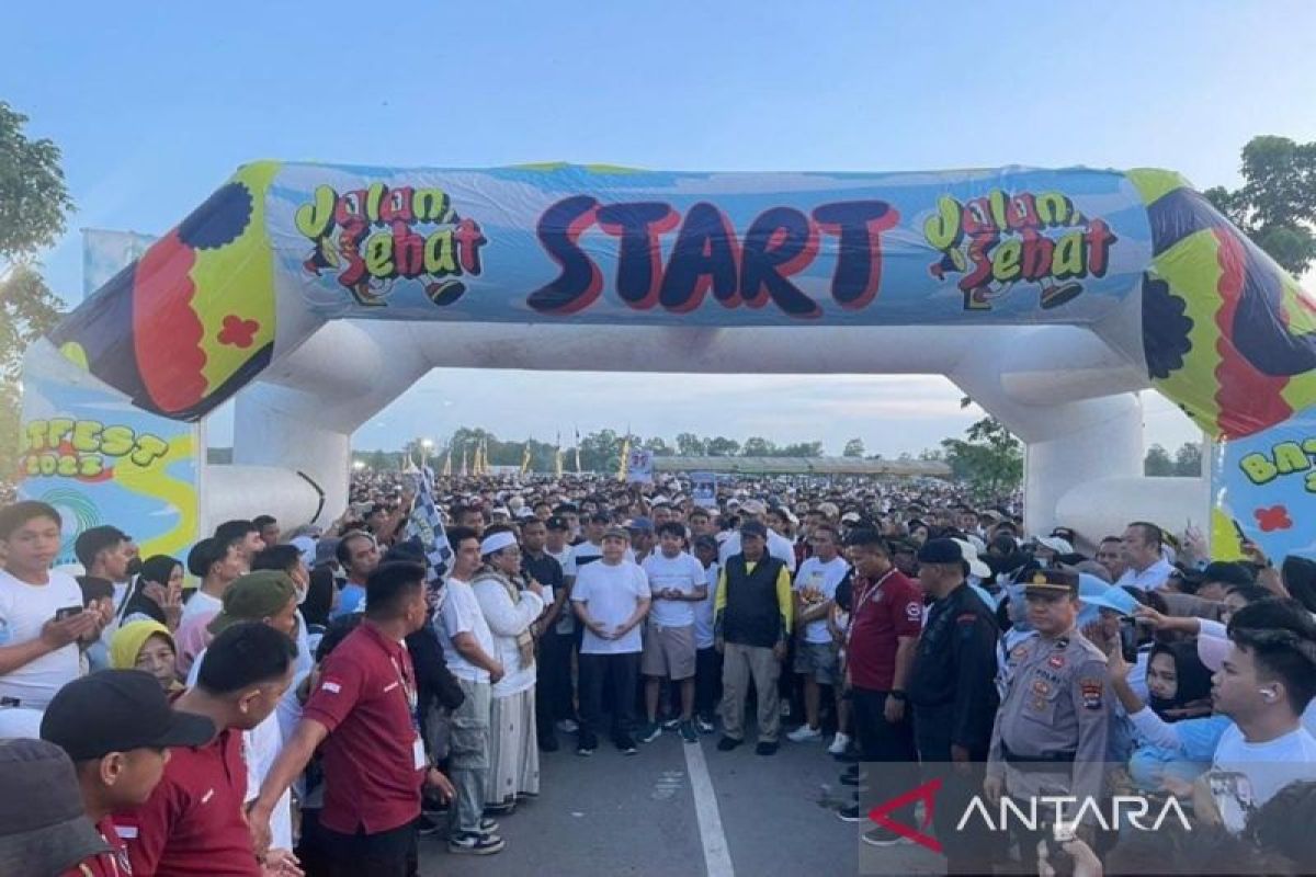 South Kalimantan Governor joins Batulicin Festival fun walk