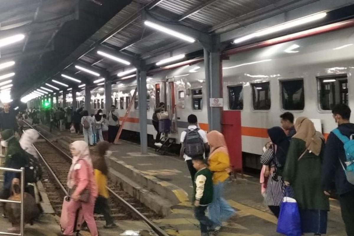 KAI Jember prediksi puncak arus balik liburan pada 1 Januari 2024