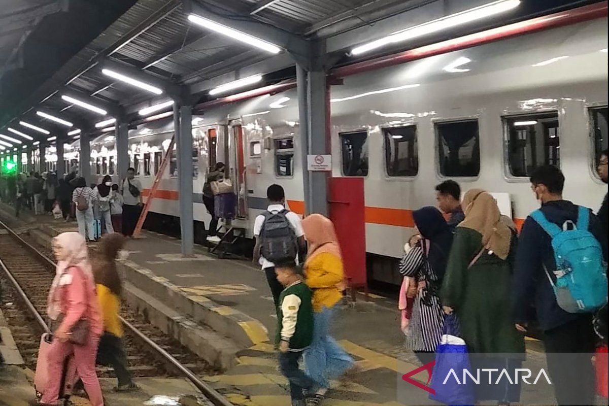 KAI Jember prediksi puncak arus balik liburan pada 1 Januari 2024