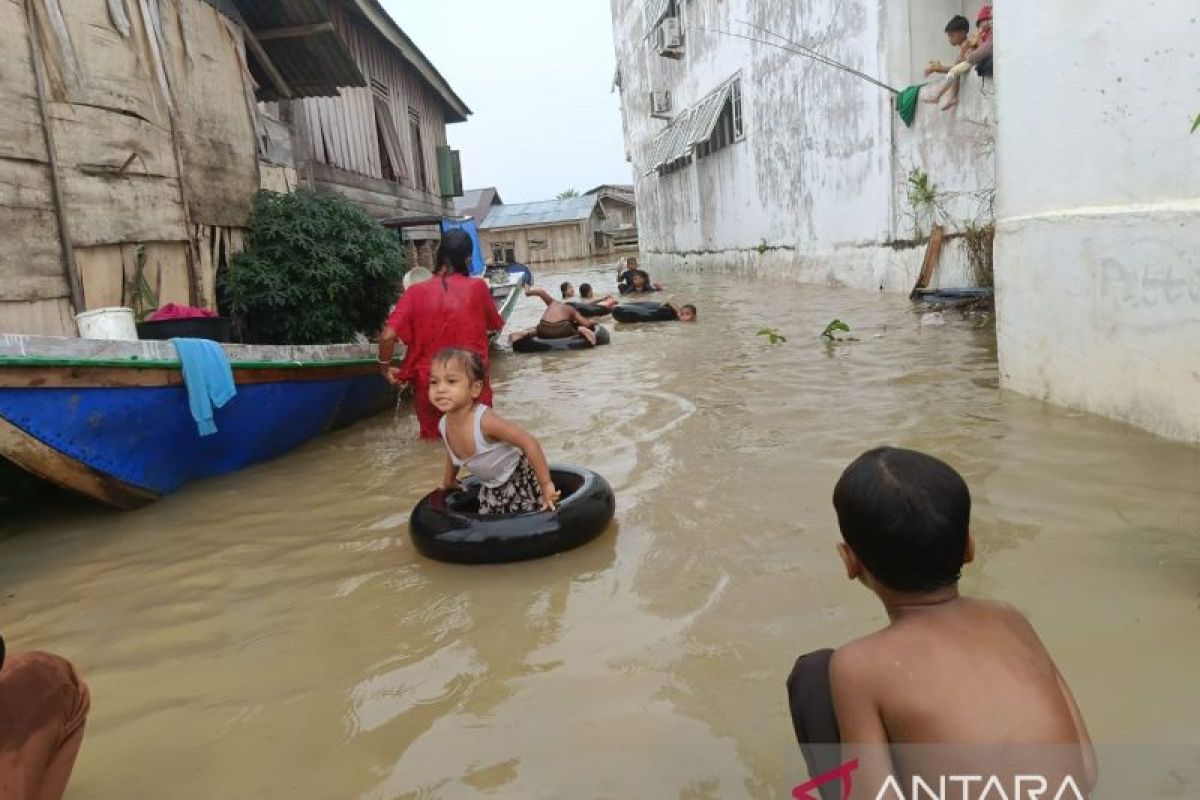 Banjir luapan Sungai Barumun Labuhanbatu Selatan berangsur surut, warga diimbau waspada