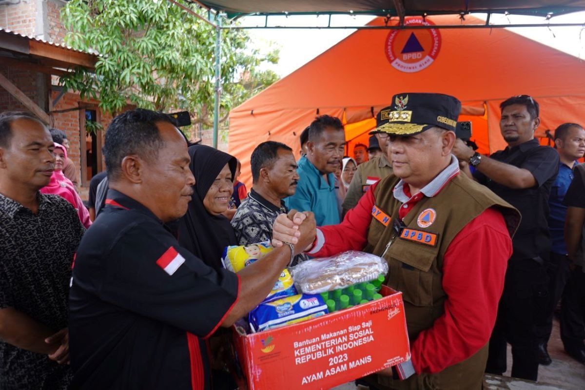 Gubernur Riau serahkan bantuan sembako untuk korban banjir Kampar 