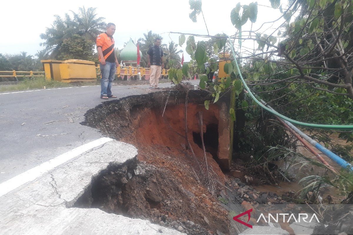 Penghujung tahun 2023, 9 jembatan rusak diterjang arus deras sungai di Palas