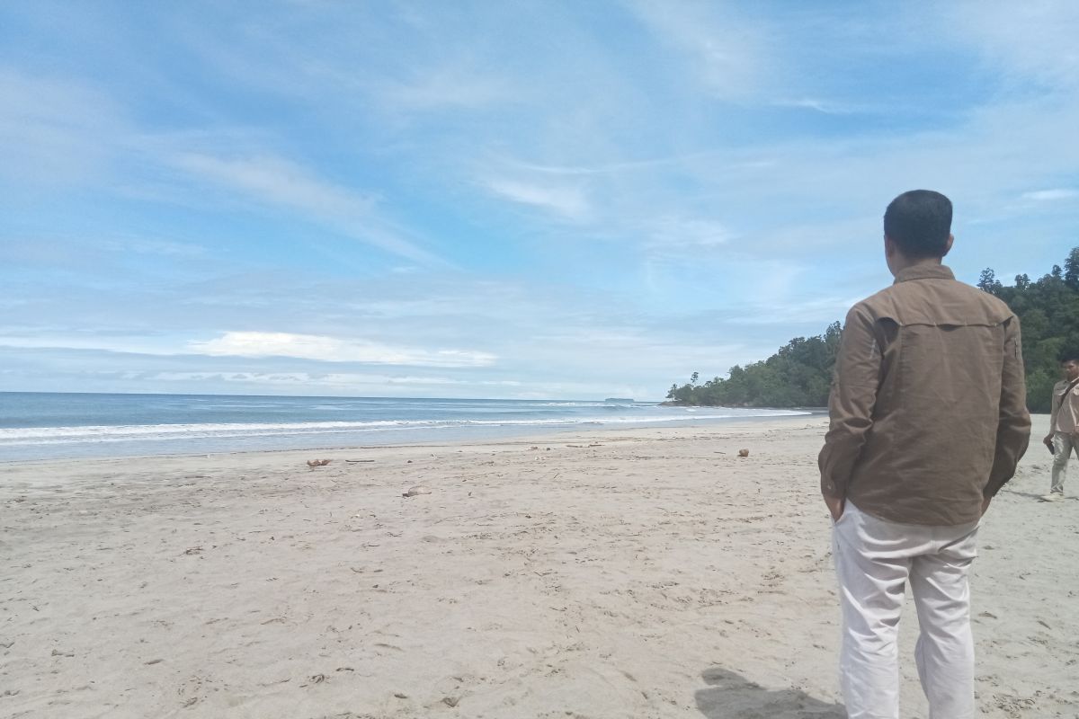 Pantai Sikabau Pasaman Barat terus dibenahi tarik wisatawan