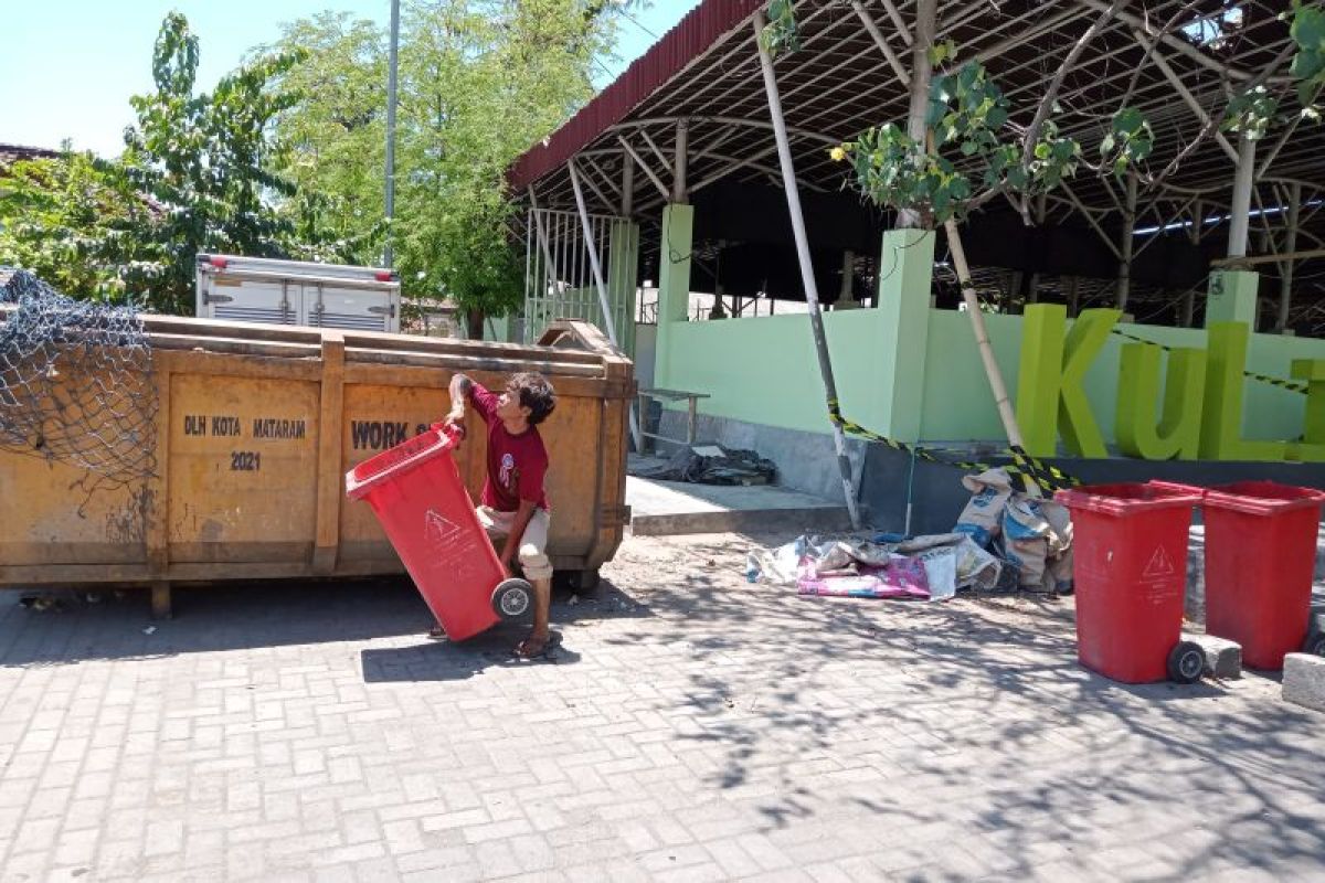 Volume sampah di Mataram NTB meningkat 10 ton saat perayaan tahun baru