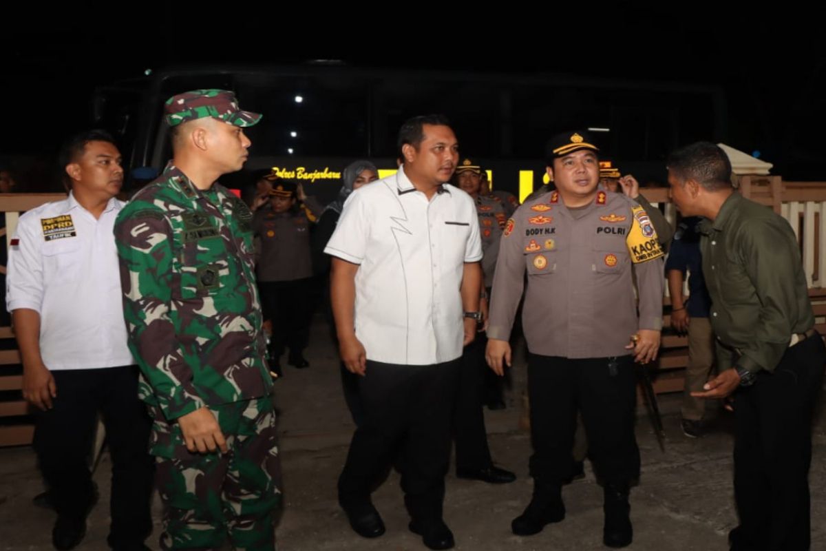 Wali Kota patroli bersama Forkopimda pantau malam tahun baru