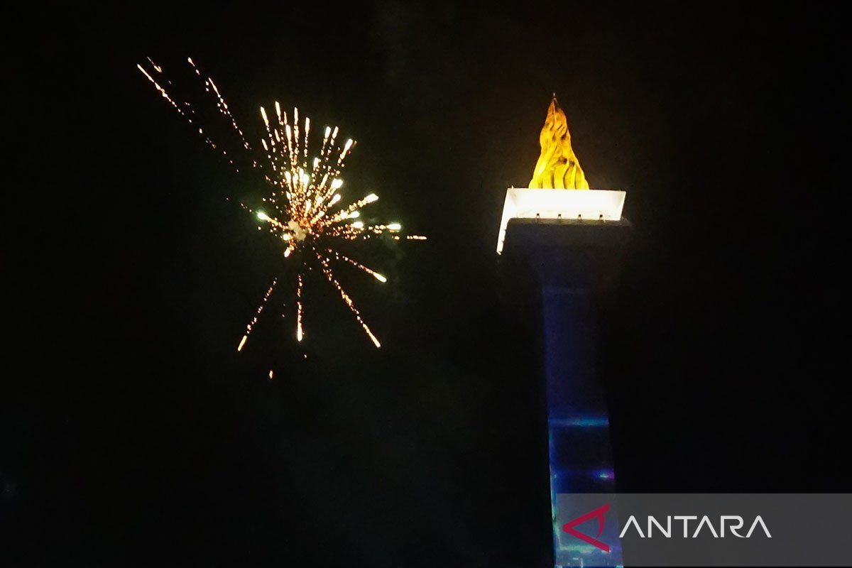 Total 500 ribu warga kunjungi Monas saat perayaan Tahun Baru 2024