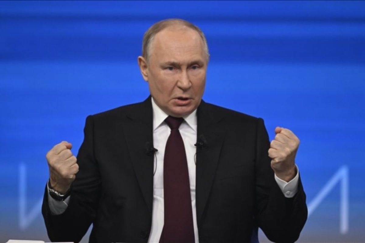 Petahana Vladimir Putin menang telak dalam pilpres Rusia
