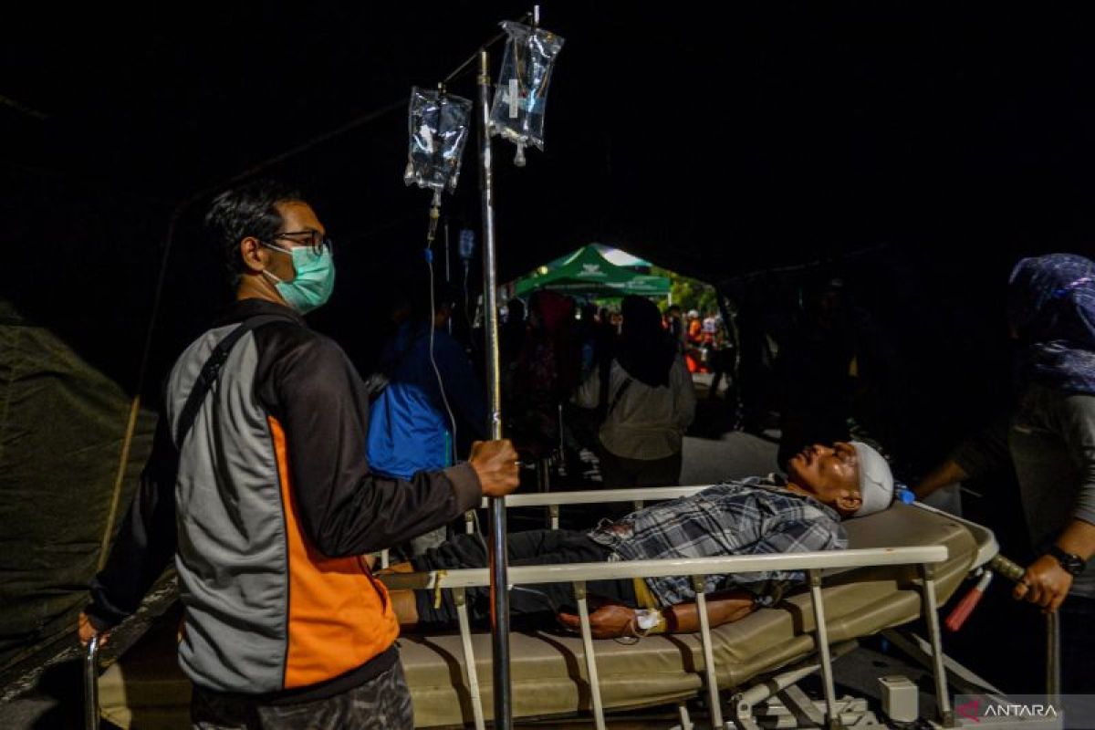 Ratusan pasien RSUD Sumedang dievakuasi sementara akibat gempa