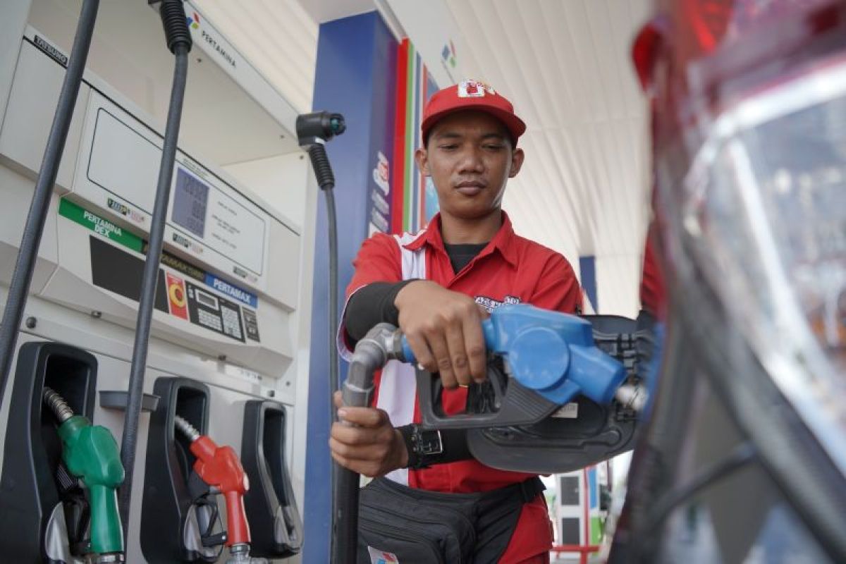 Pengamat nilai ada dua faktor Pertamina tak naikkan harga BBM