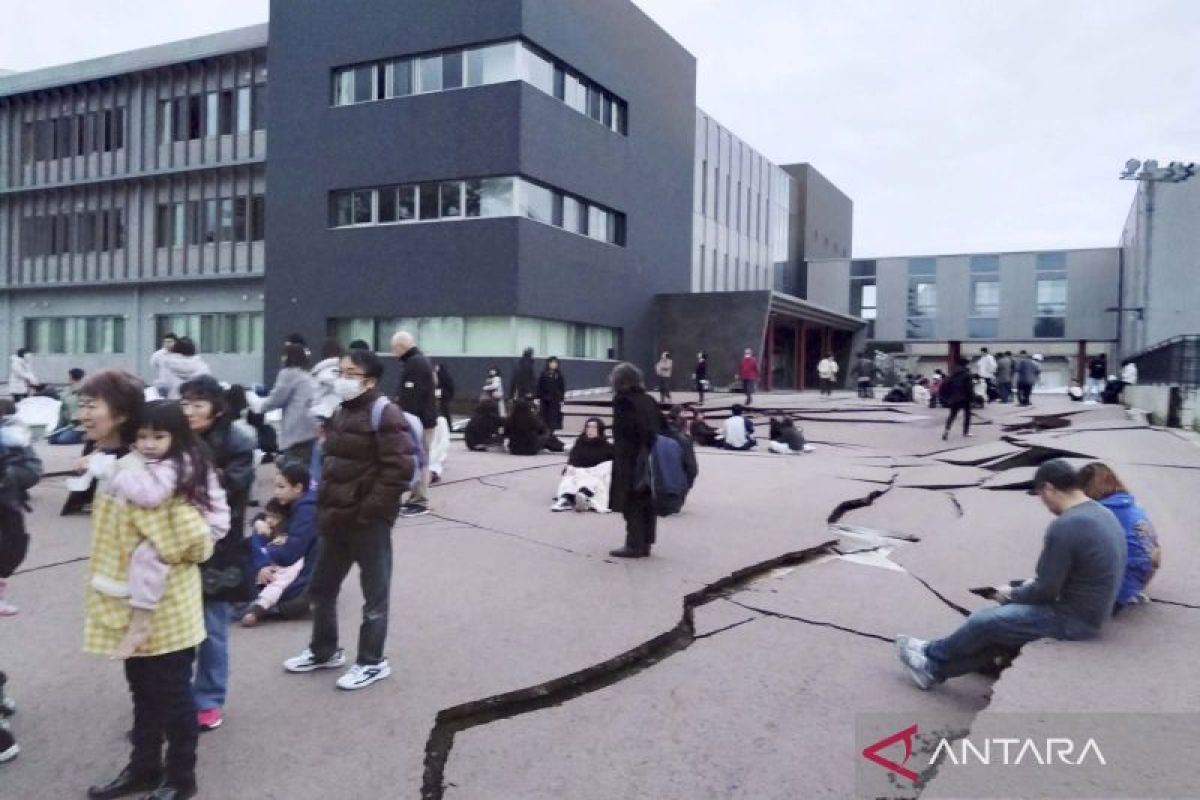 Peringatan tsunami dikeluarkan saat Jepang diguncang gempa dahsyat 7,4 M