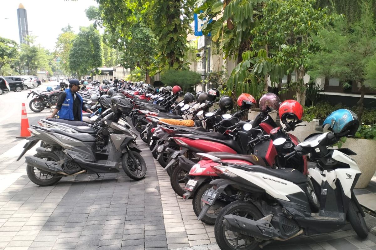 Pemkot Surabaya awasi praktik parkir liar cegah kebocoran PAD