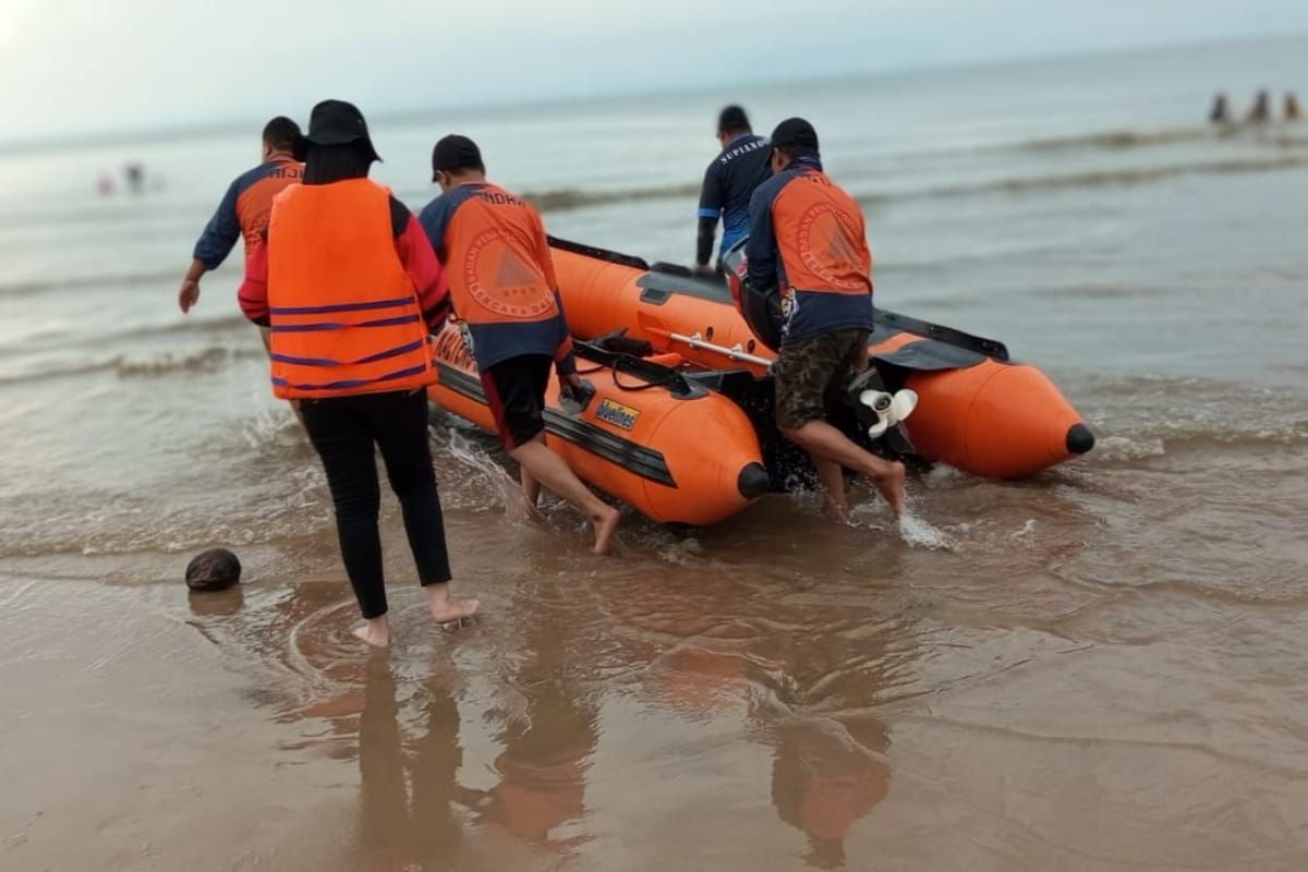 BPBD Kotim sisir Pantai Ujung Pandaran ingatkan wisatawan