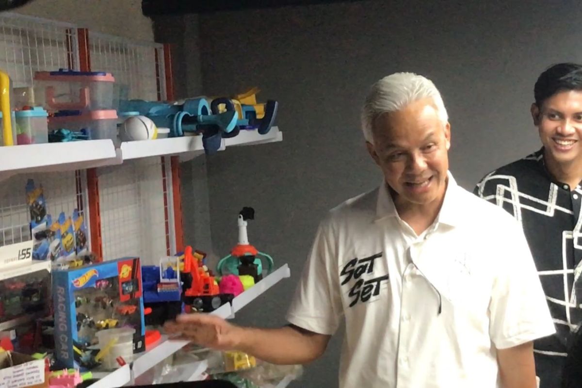 Ganjar puji pabrik pembuatan mainan libatkan pekerja lulusan SMK