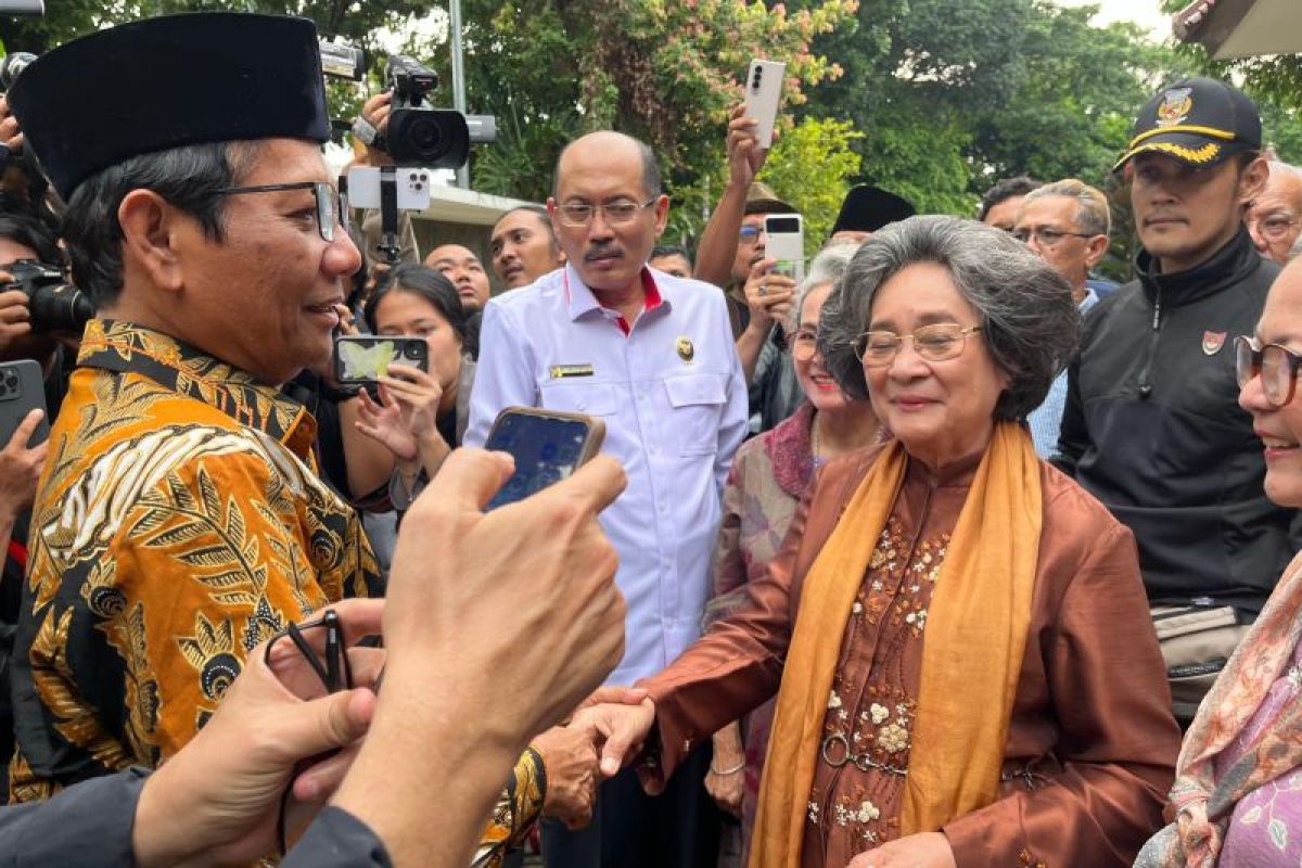 Mahfud Md ziarah ke Makam Bung Hatta di TPU Tanah Kusir