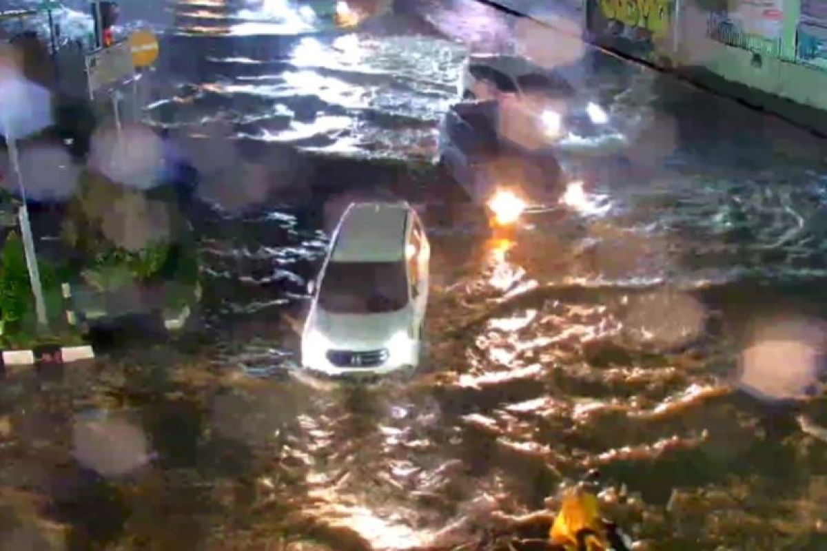 Hujan menyebabkan banjir di 22 lokasi  di Kota Samarinda