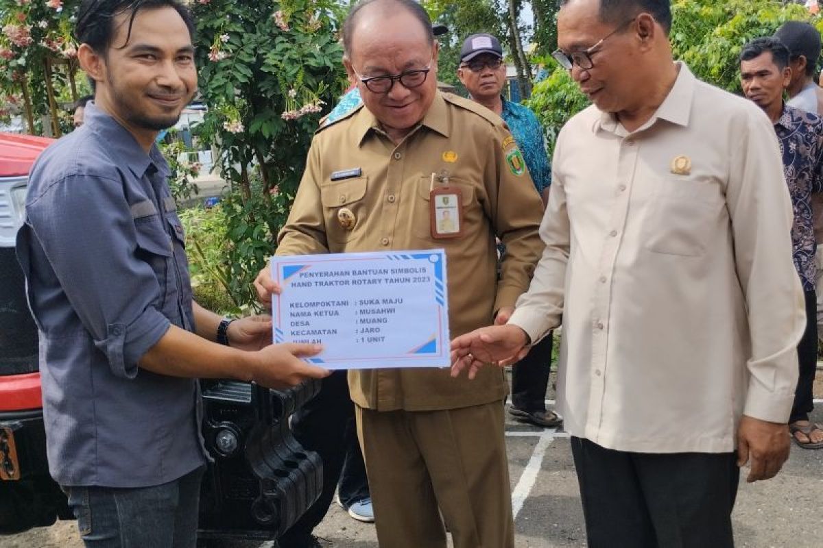 Asosiasi Petani Milenial Tabalong terima bantuan alsintan