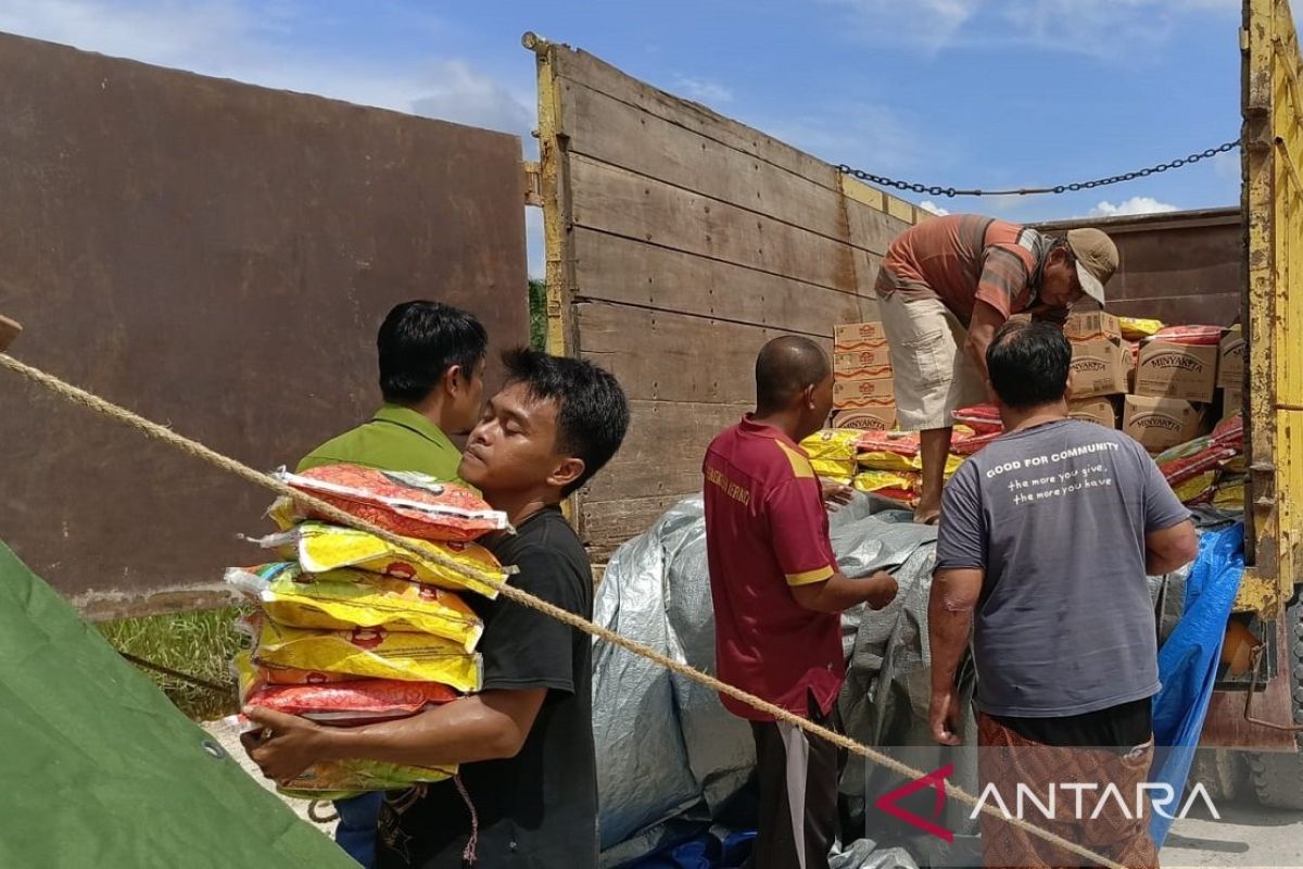 RAPP serahkan bantuan paket bahan pokok kepada 835 KK warga Pelalawan terdampak banjir