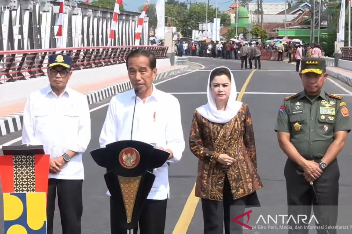 Presiden Joko Widodo resmikan tiga jembatan di Jawa Tengah