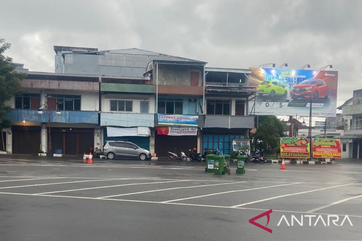 DLH Belitung kumpulkan delapan ton sampah malam tahun baru