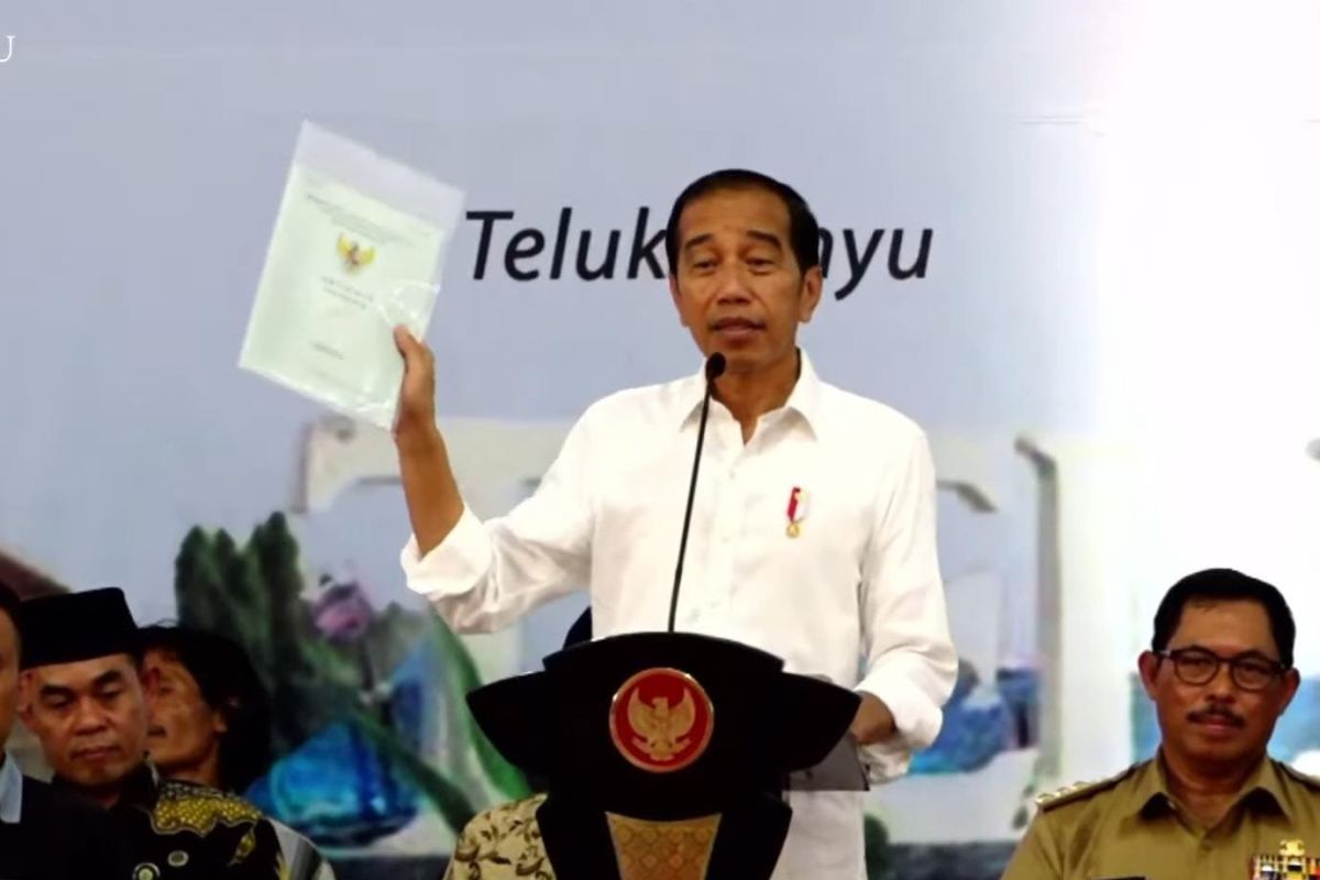 Jokowi sebut urusan penerbitan sertifikat tanah kurang sedikit