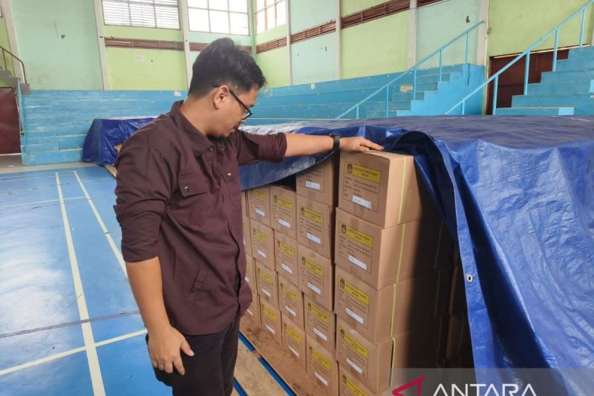 KPU Belitung mulai sortir dan lipat surat suara Pemilu 2024