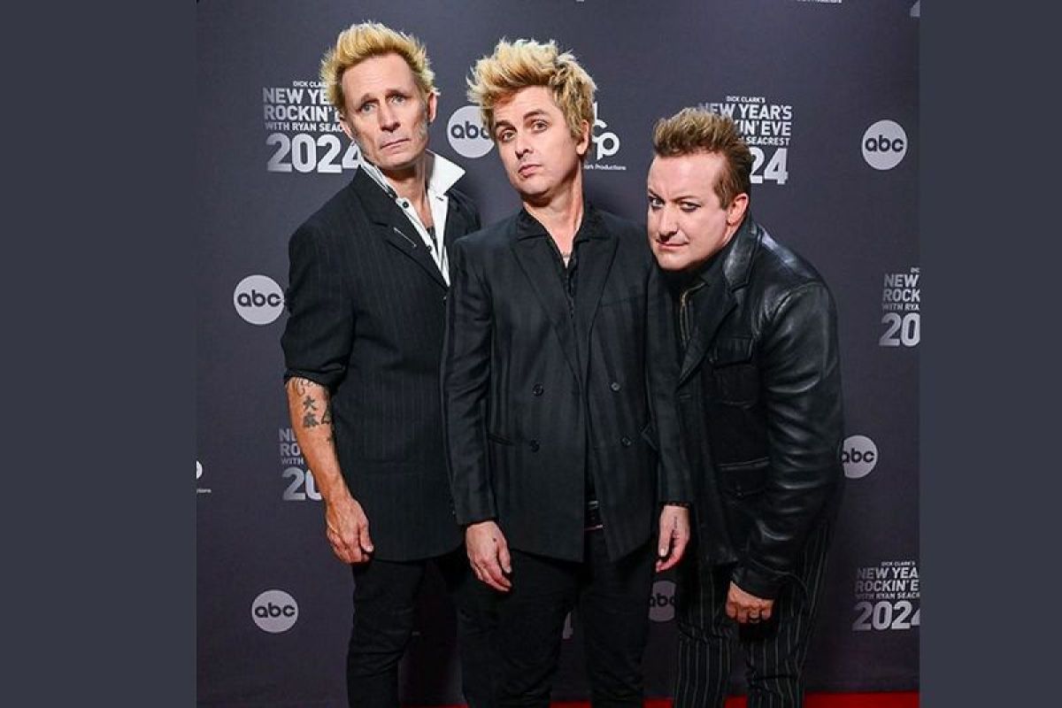 Ubah lirik, Green Day kecam Trump dalam pertunjukan malam tahun baru