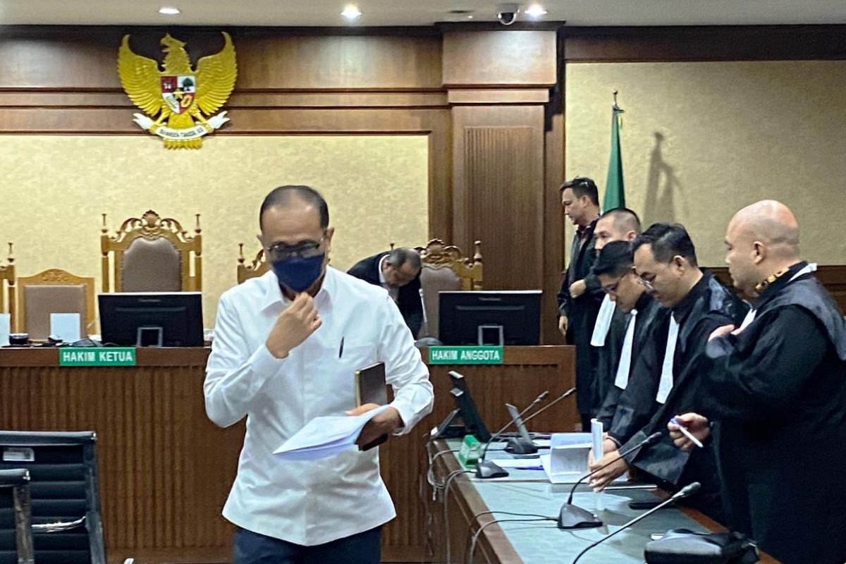 Rafael Alun minta dilepaskan dari segala tuntutan