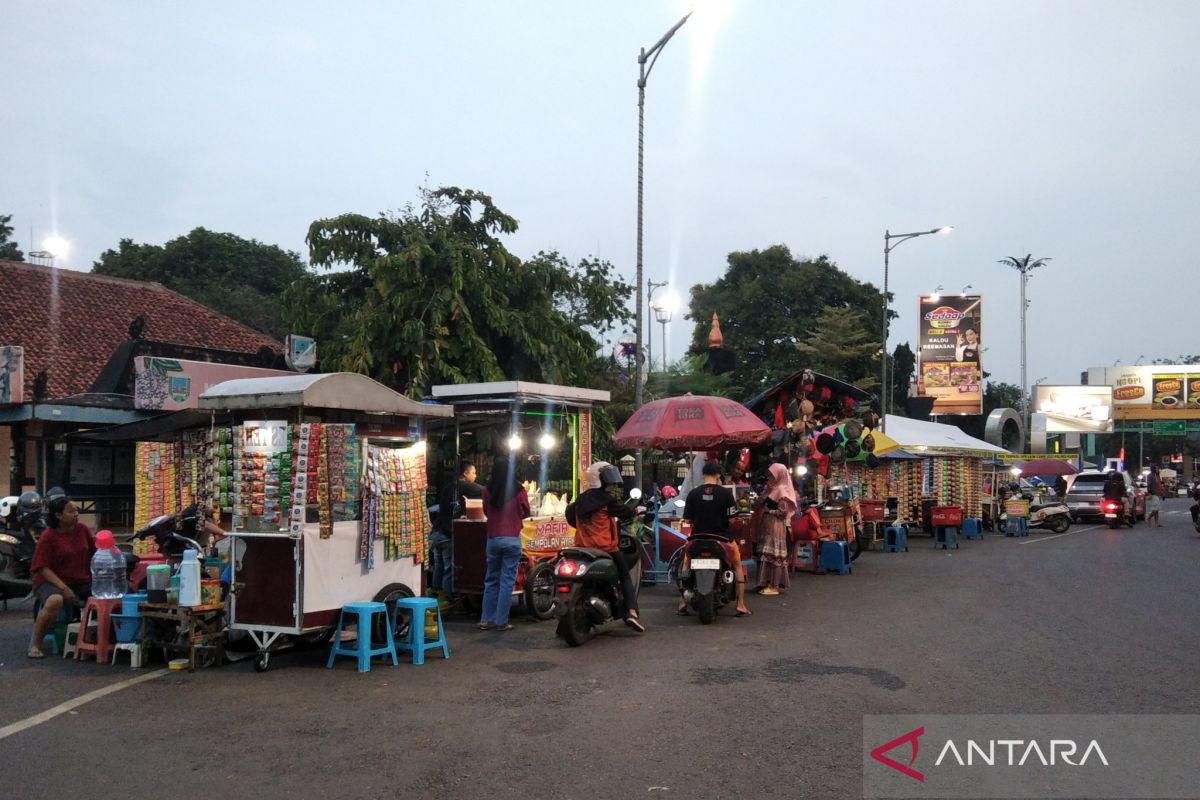 Gebyar PKL, cara Pemkab Kudus berdayakan pedagang kecil