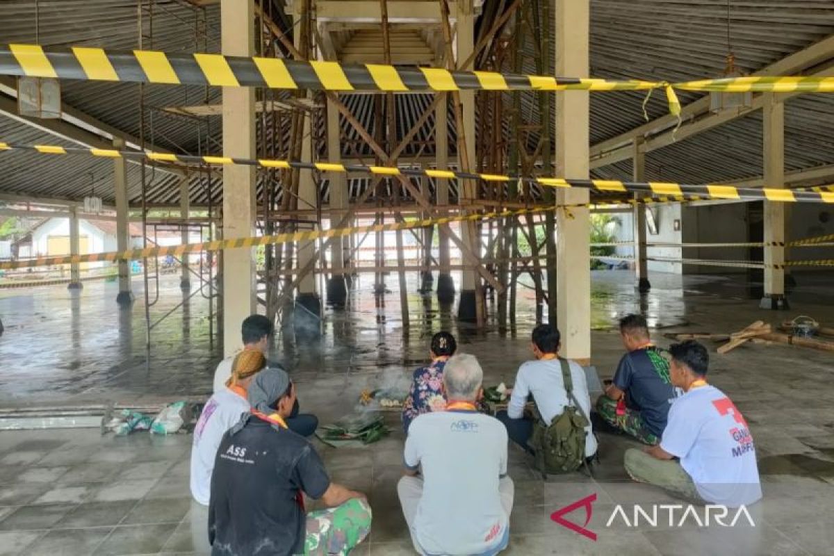 Hujan dan angin rusak bagian bangunan Keraton Surakarta