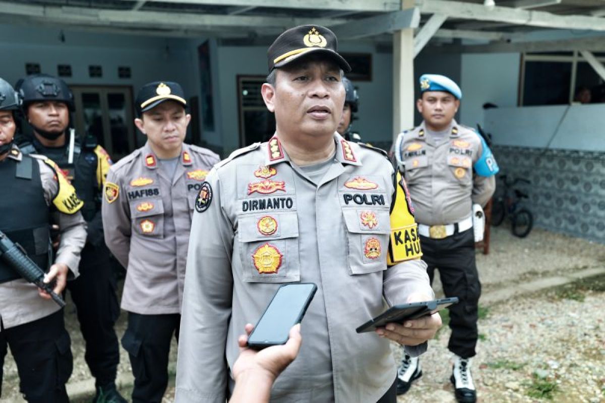 Polda Jatim mengumumkan nama tiga tersangka penembakan di Sampang