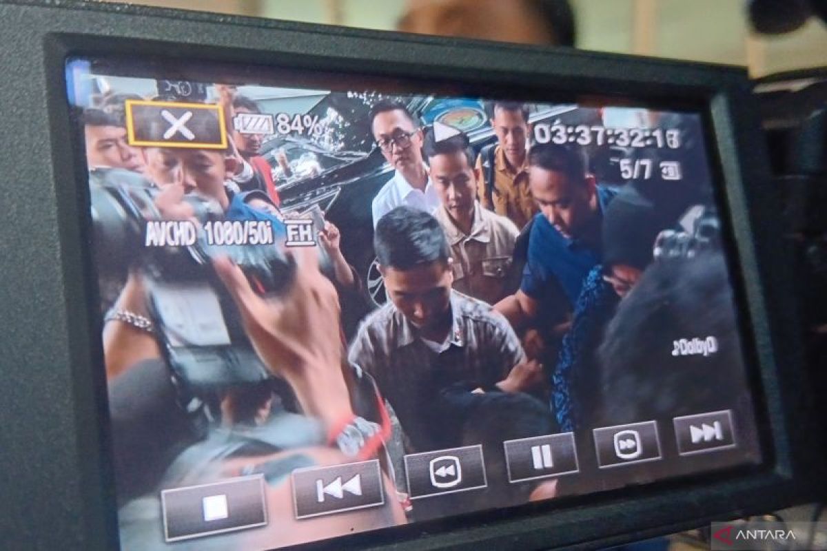 Gibran tiba di Kantor Bawaslu Jakarta Pusat