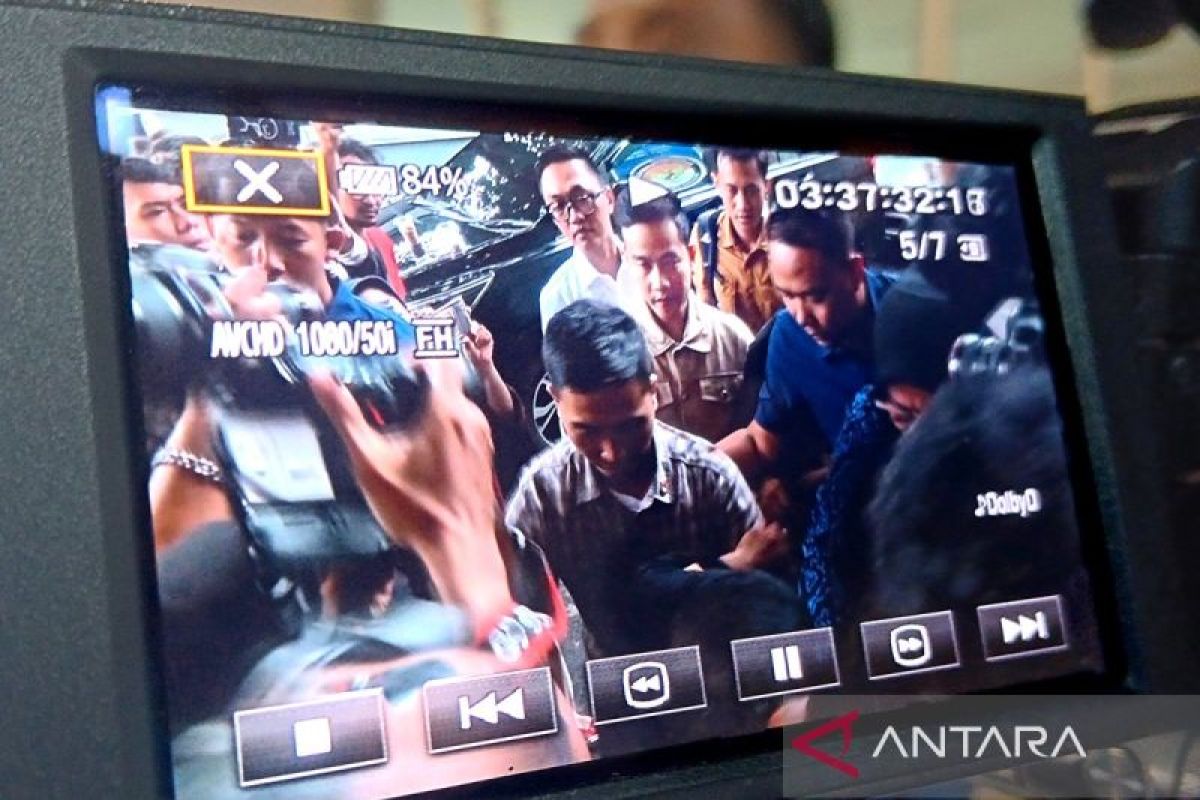 Gibran tiba di Kantor Bawaslu Jakarta Pusat