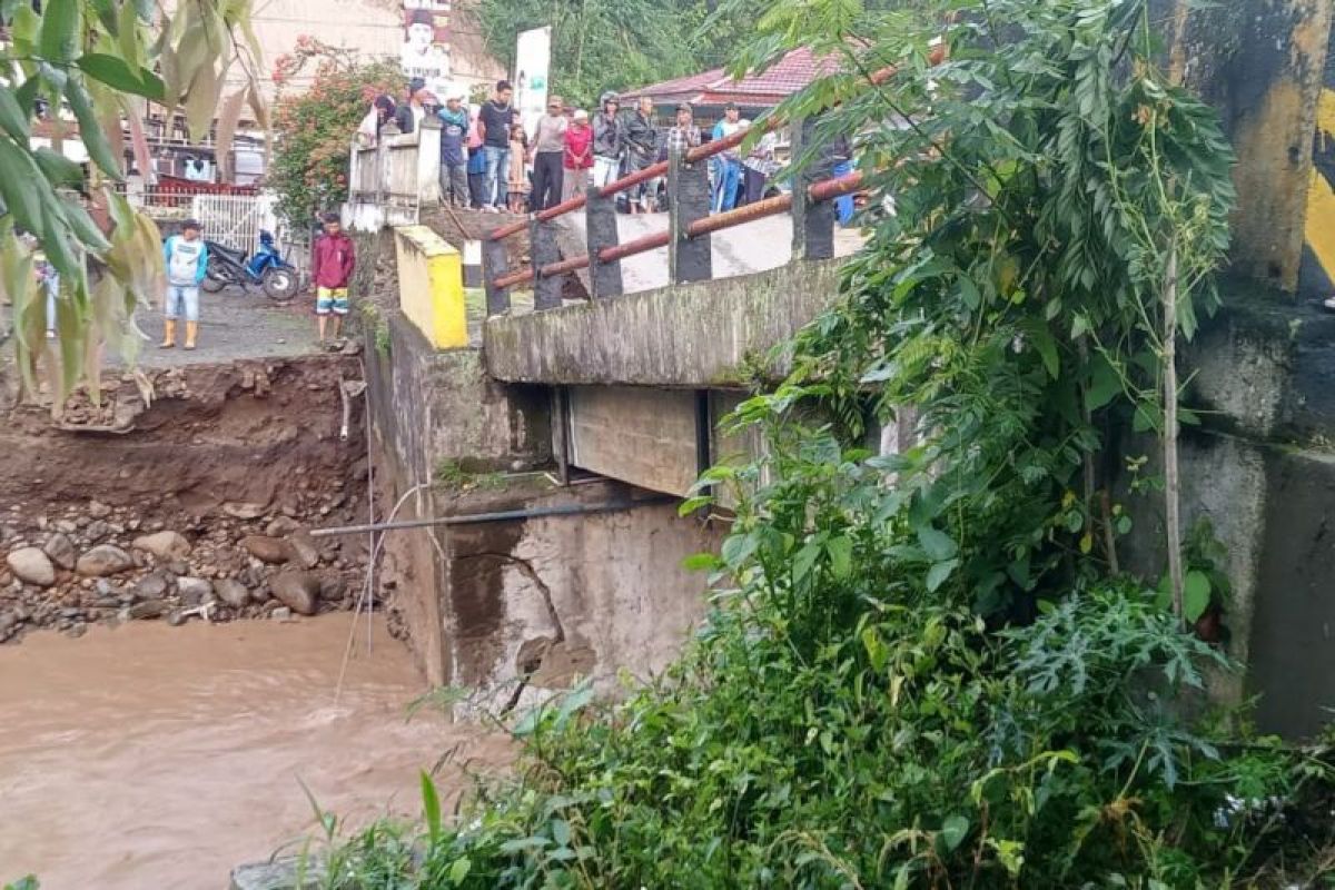 Ditlantas Jambi imbau warga lewat jalan alternatif menuju Kerinci terkait banjir