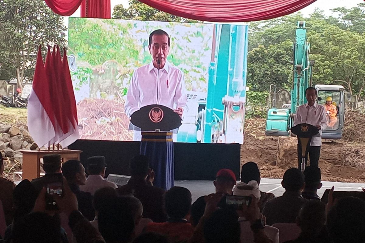 Jokowi invites Muhammadiyah university to welcome demographic bonus