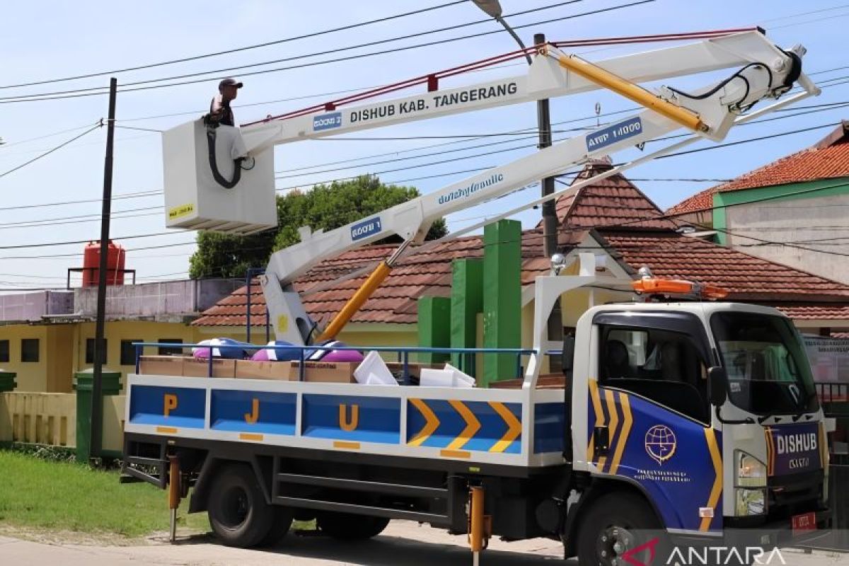 4.154 unit PJU program Tangerang Benderang terpasang
